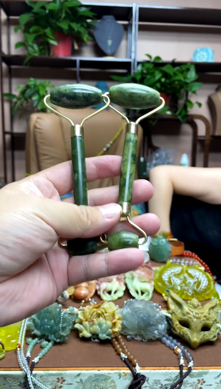 未镶嵌岫玉吊坠多样性发货发其中之一