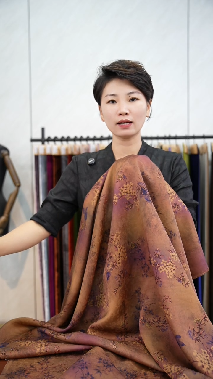 蚕丝1米价  114宽三经透孔花萝红云纱