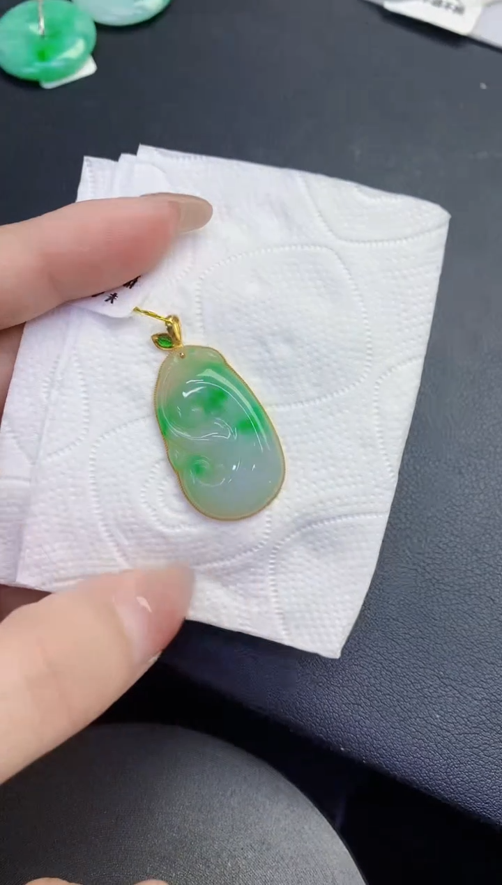 颈饰18K金镶嵌翡翠缅甸天然翡翠A货
