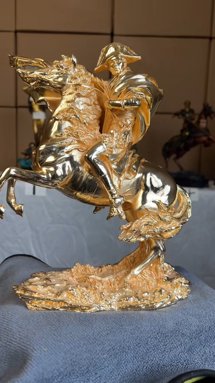 灵*精铜材质精美雕塑