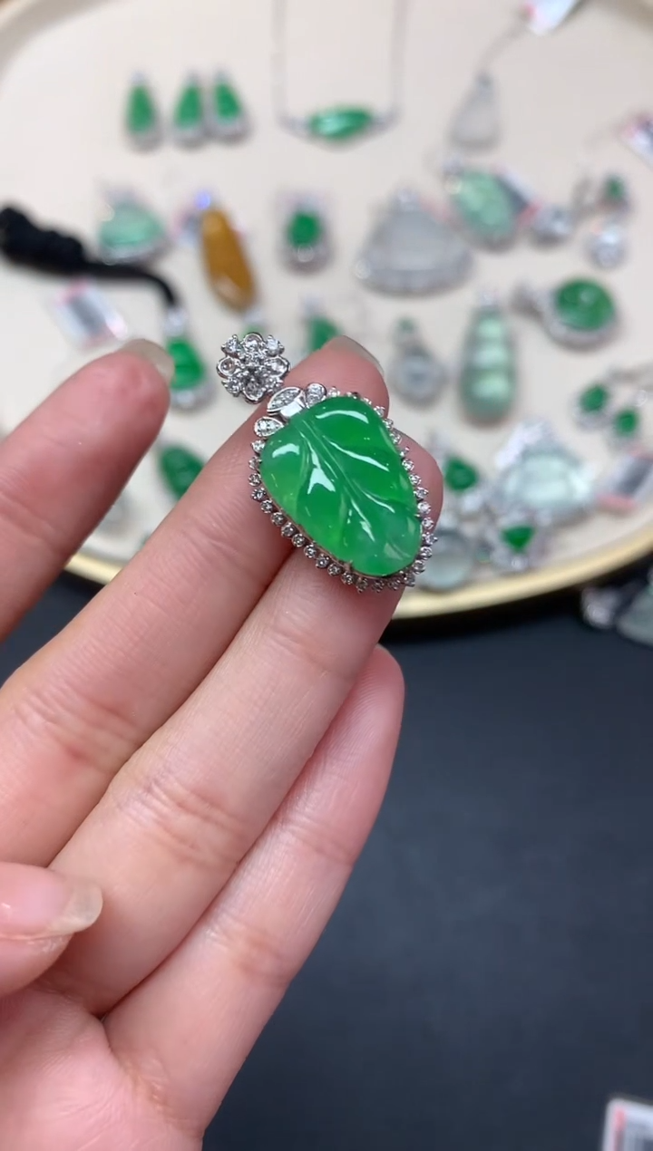 【闪购商品】翡翠吊坠(不含链)18K金镶嵌吊坠A92|9999