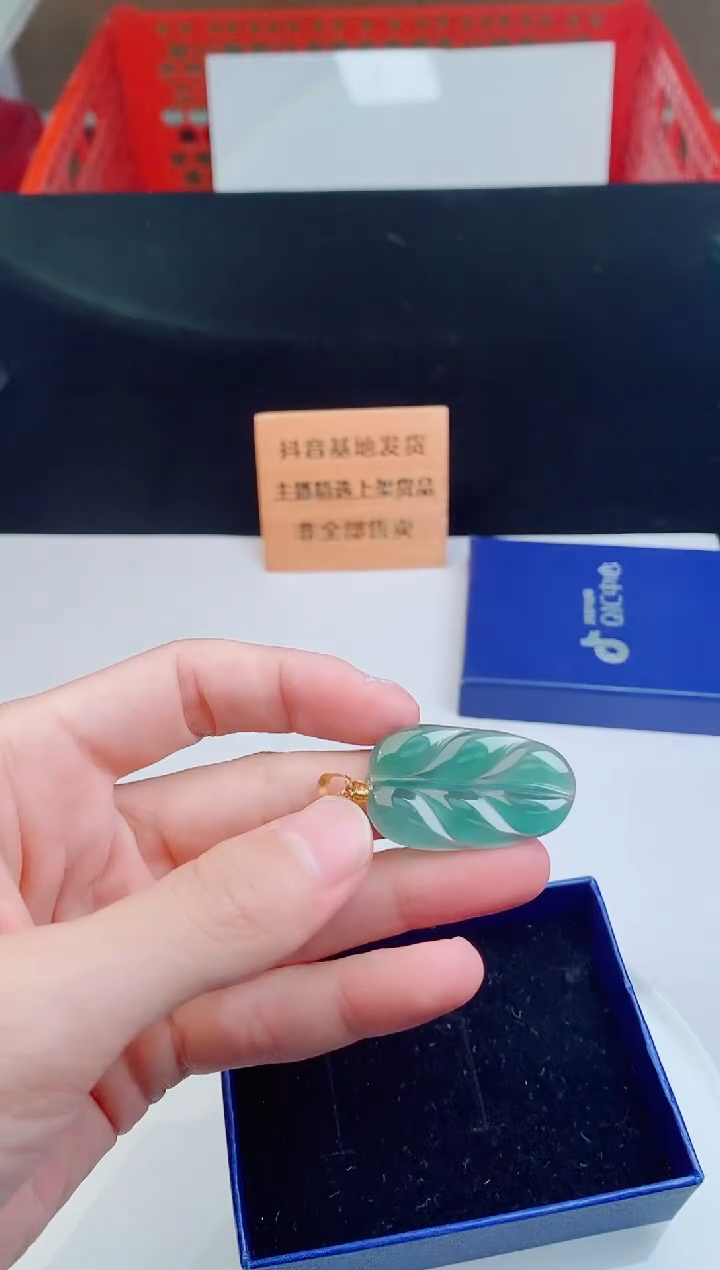 颈饰未镶嵌翡翠   ·