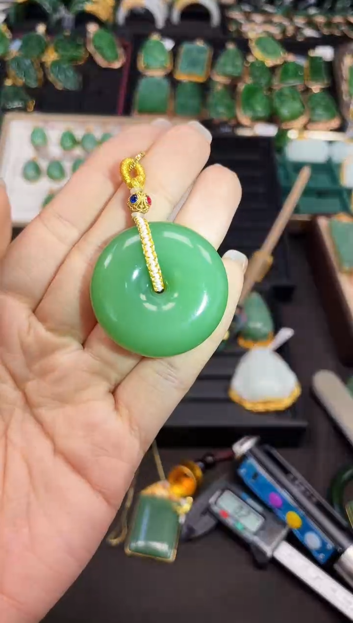 【闪购商品】和田玉吊坠18K金镶嵌37MM 多样性发一Z