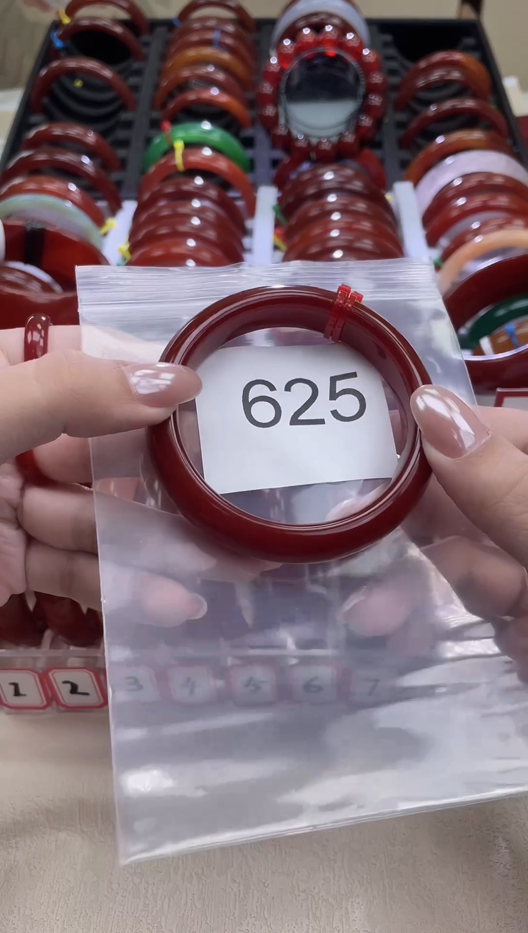 手镯玛瑙/玉髓未镶嵌55圈口*A625