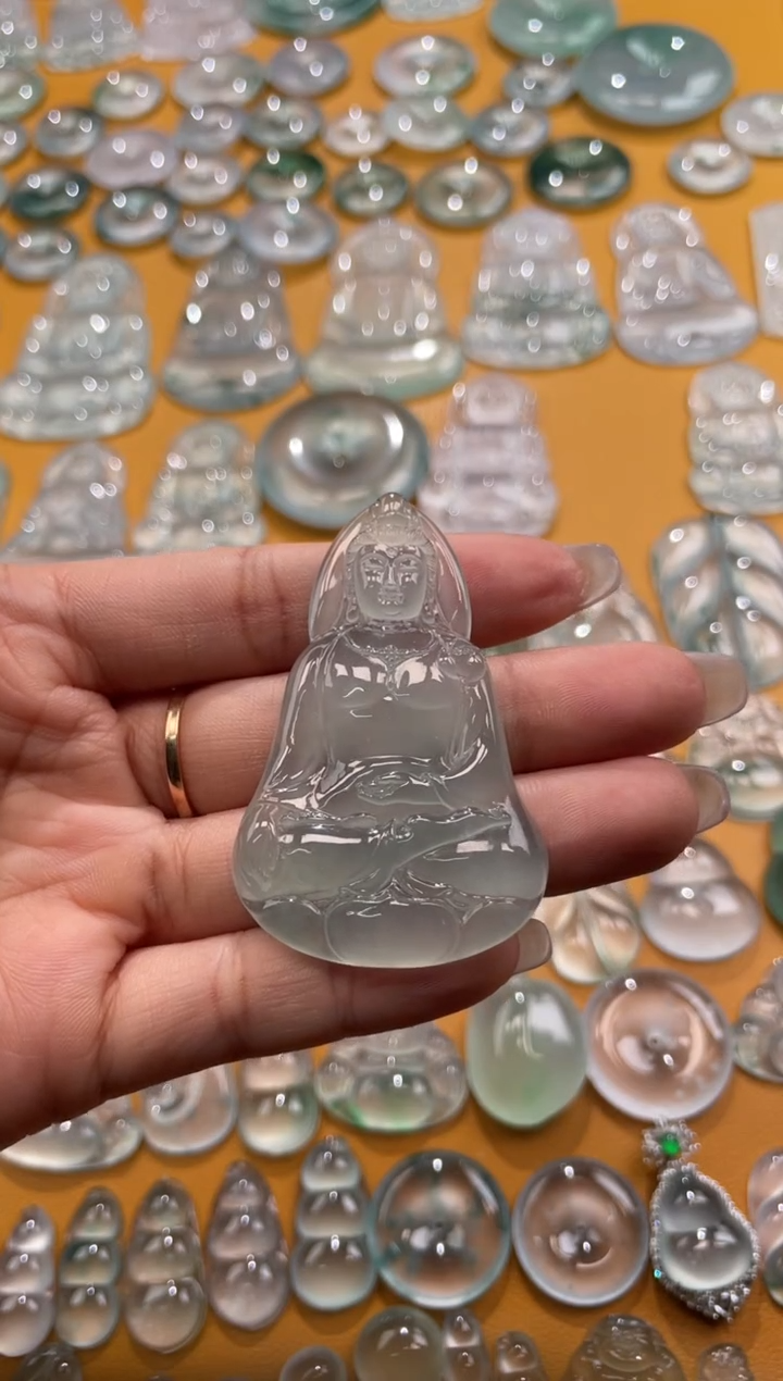 【闪购商品】翡翠吊坠(不含链)未镶嵌观音 56.6 35.5 5.3