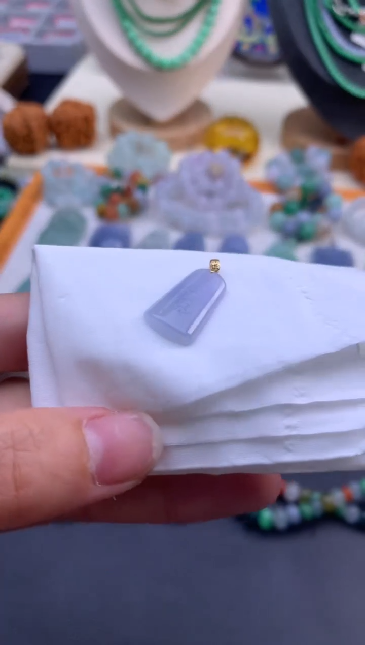 翡翠18K金镶嵌颈饰翡翠