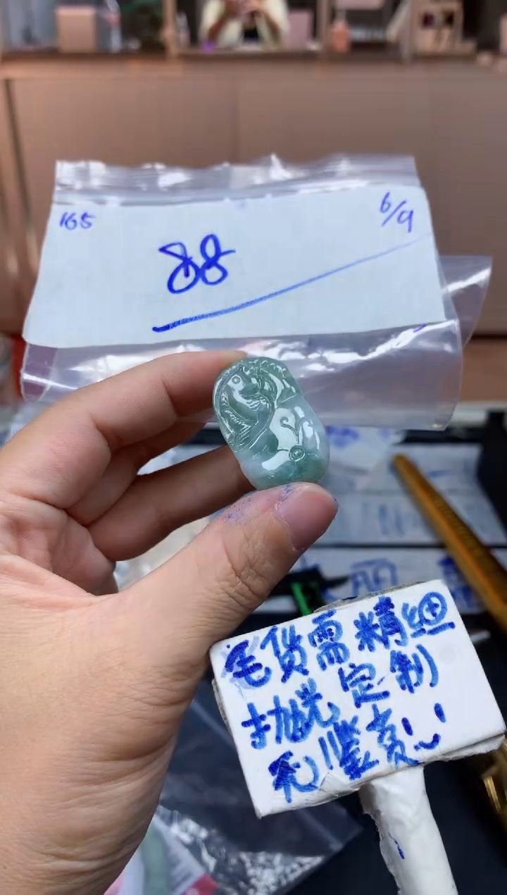 未镶嵌定制翡翠1****3165毛货需精细抛光挂件多样性拍一发一