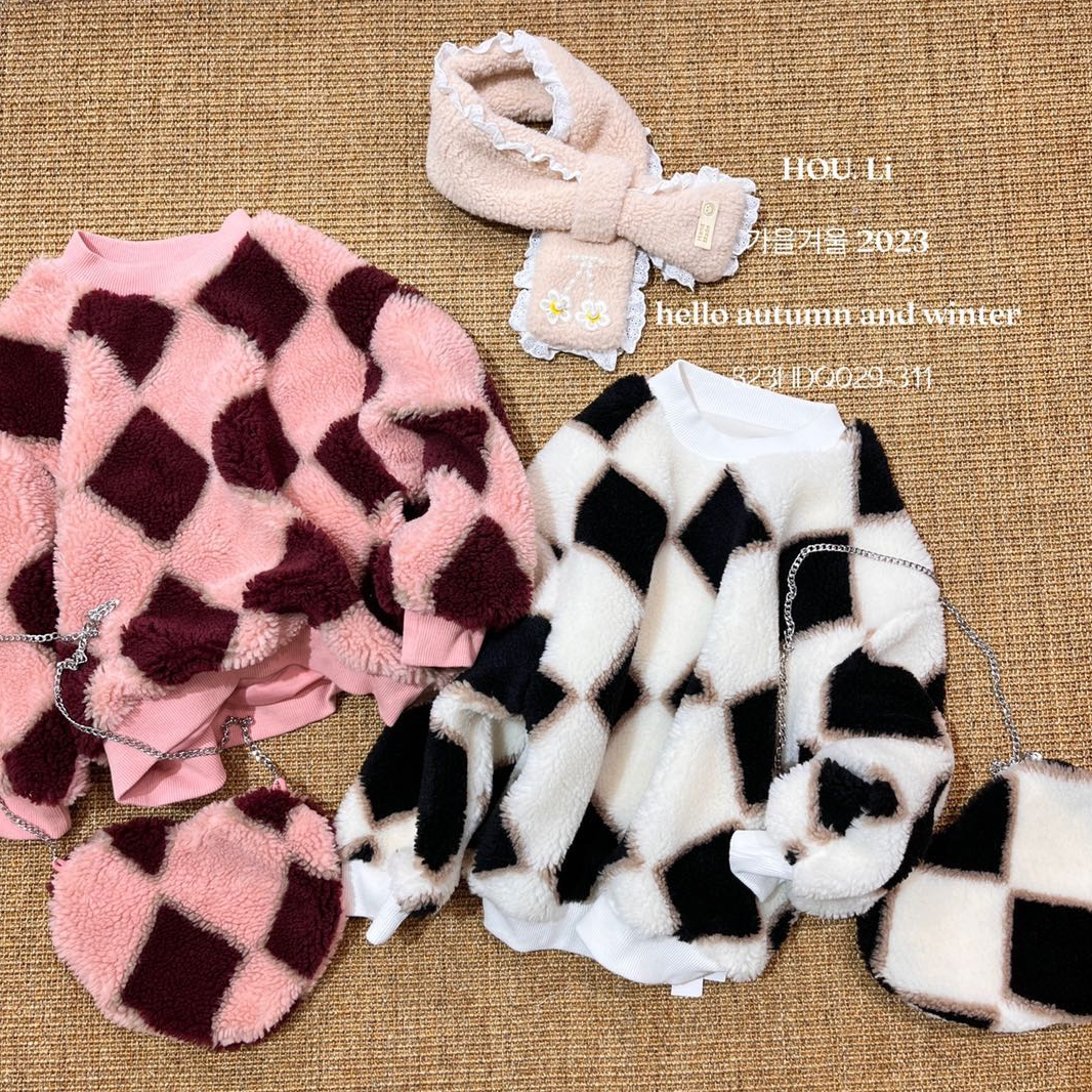 23029高端专享秋冬季菱格包包卫衣红色