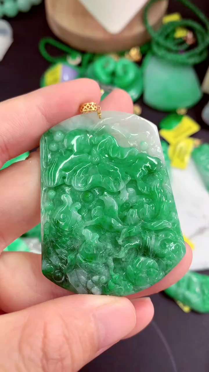 吊坠(不含链)18K金镶嵌翡翠挂件