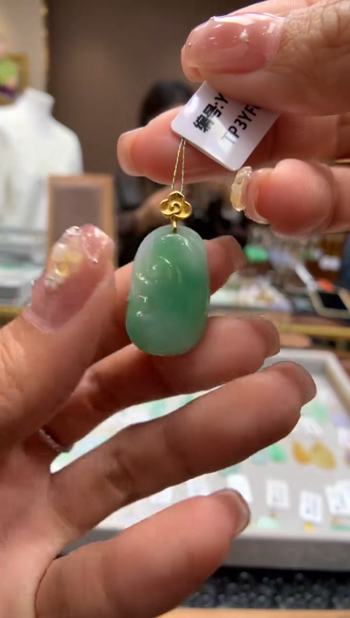 【闪购商品】翡翠颈饰18K金镶嵌如意