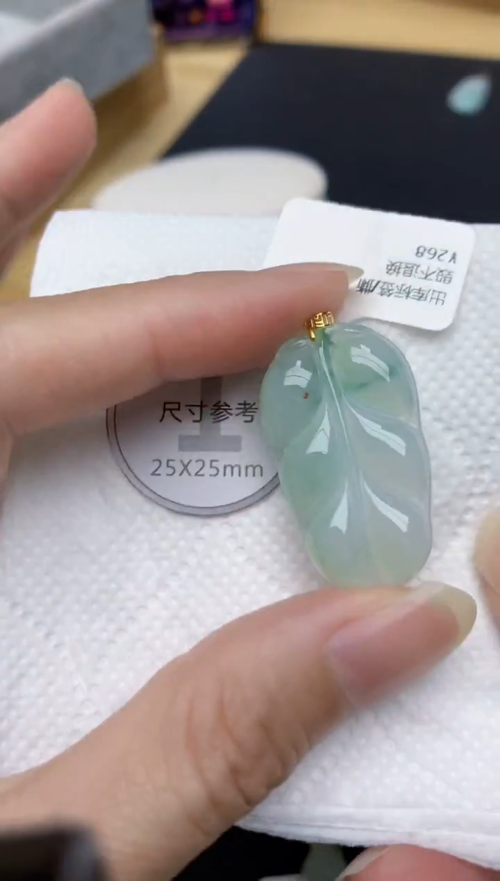 颈饰18K金镶嵌翡翠天然A货翡翠