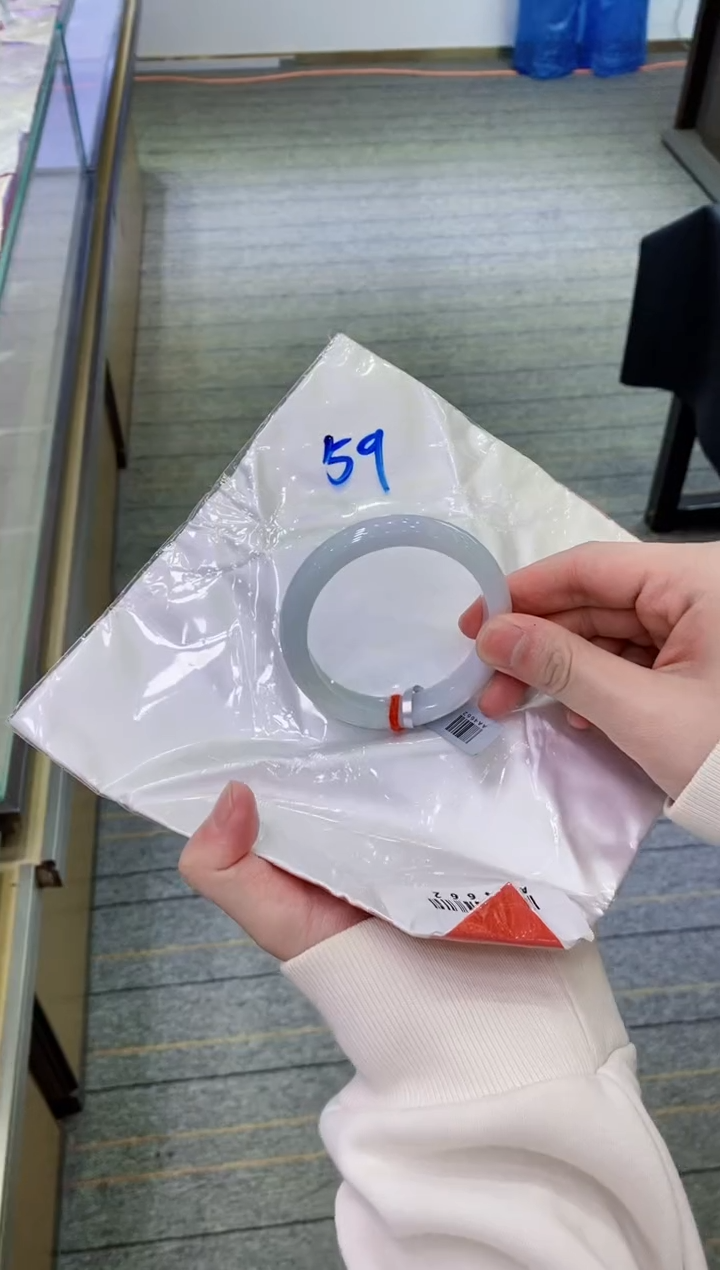 【闪购商品】翡翠手镯未镶嵌             