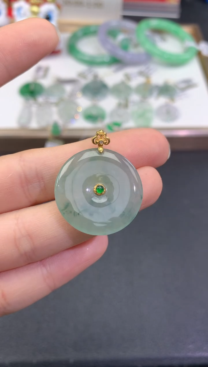 【闪购商品】翡翠颈饰18K金镶嵌         