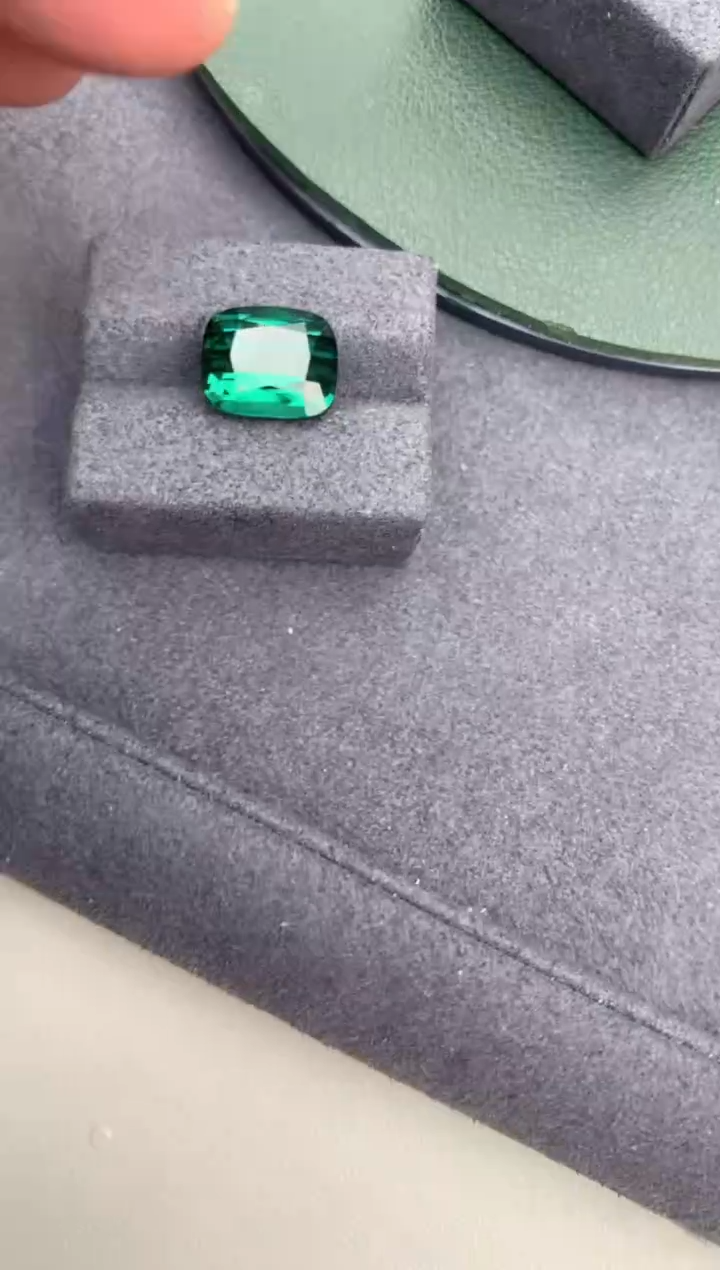 【闪购商品】碧玺裸石未镶嵌5.4ct绿碧玺