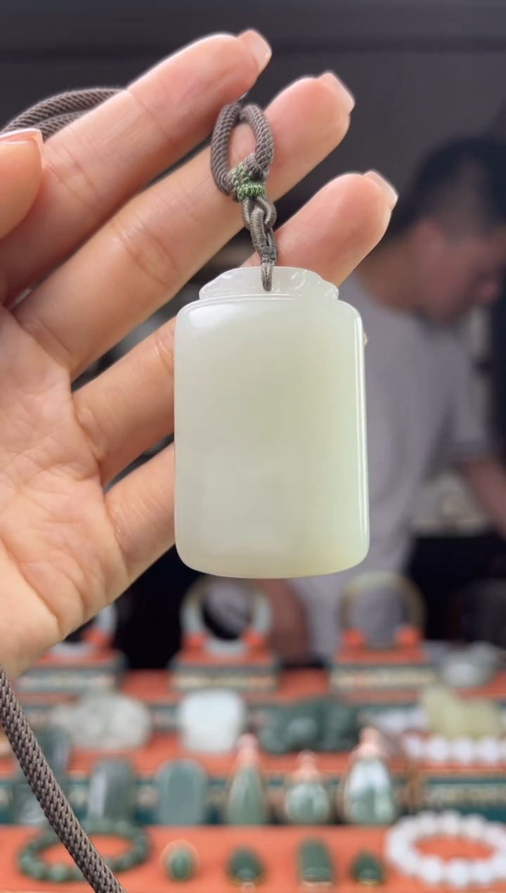 和田玉未镶嵌颈饰佩佩