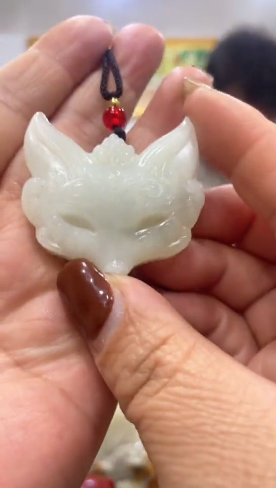 未镶嵌蛇纹石玉吊坠   