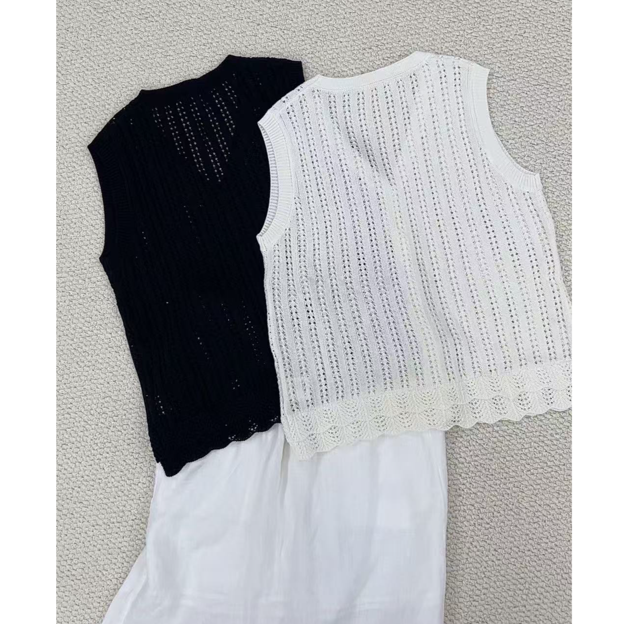 【原歌】夏季通勤宽松V领镂空无袖双层下摆针织背心女YG26123