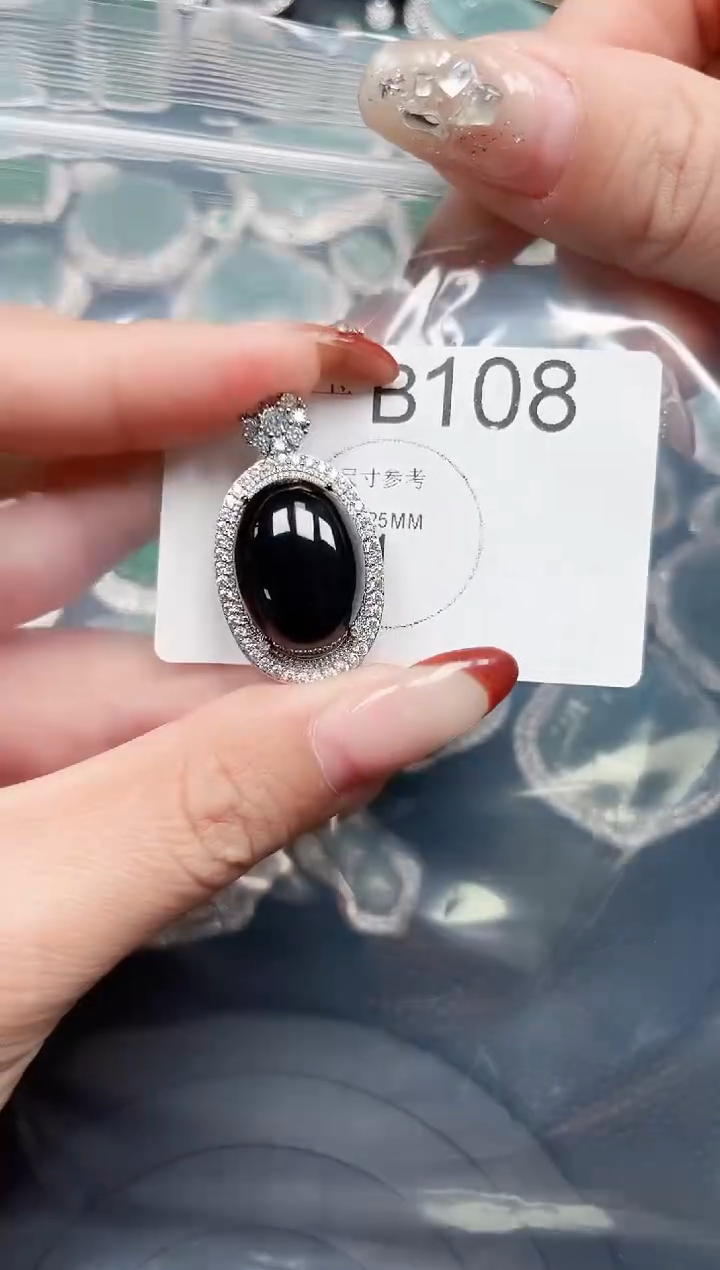 【闪购商品】翡翠颈饰未镶嵌赠皮绳108