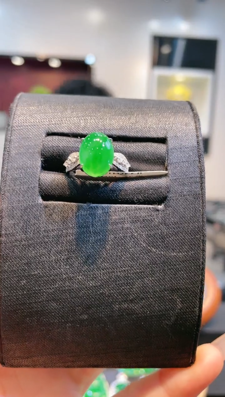 【闪购商品】翡翠颈饰18K金镶嵌A36天然A货翡翠戒指