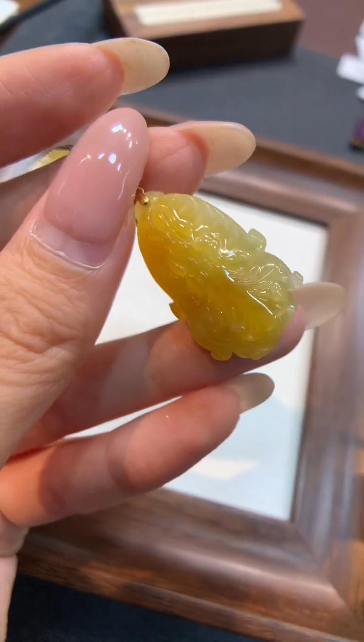 颈饰18K金镶嵌翡翠白菜
