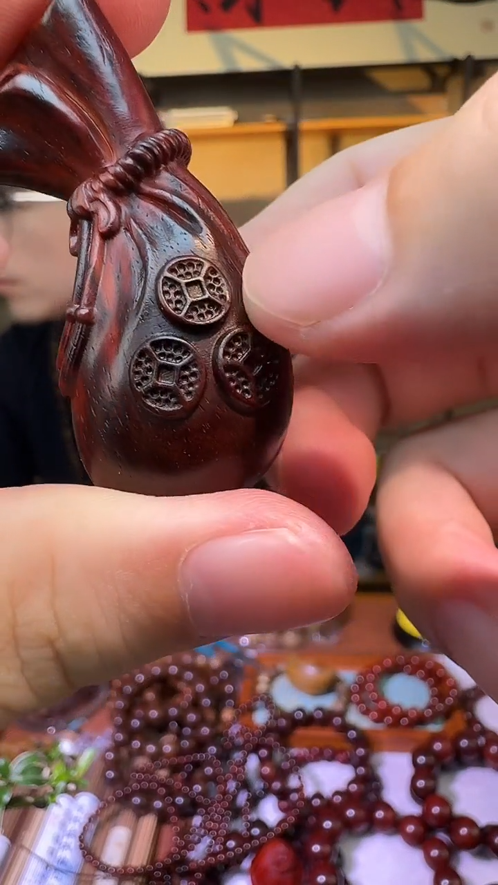 把件小叶紫檀钱袋子