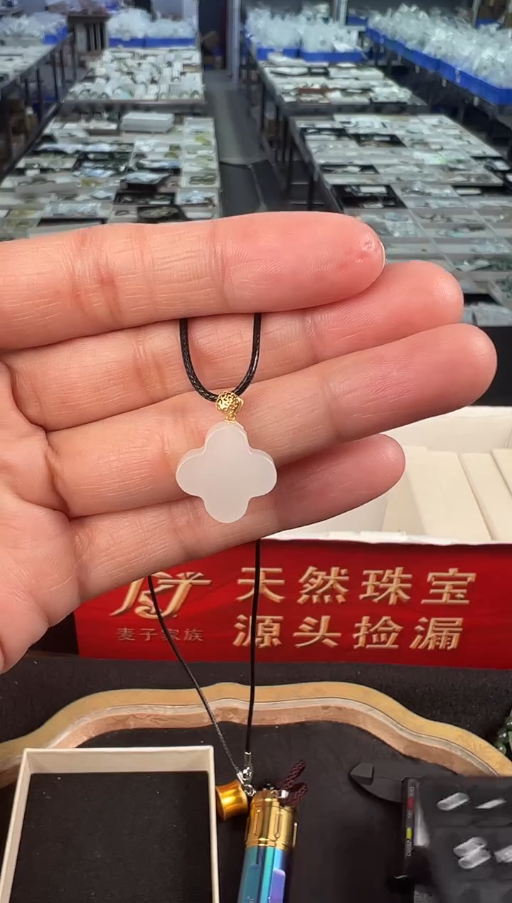 吊坠(不含链)18K金镶嵌和田玉多样性发1