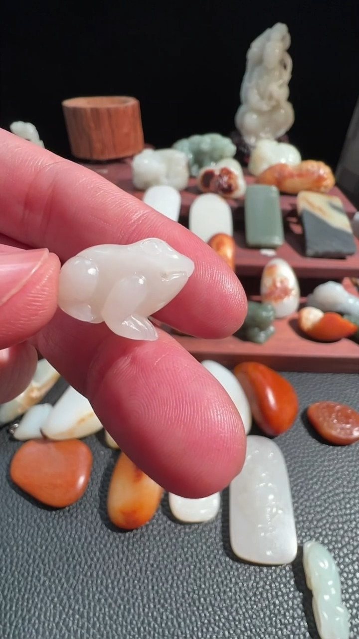 【闪购商品】和田玉（子料）吊坠(不含链)未镶嵌籽料呱呱叫挂件