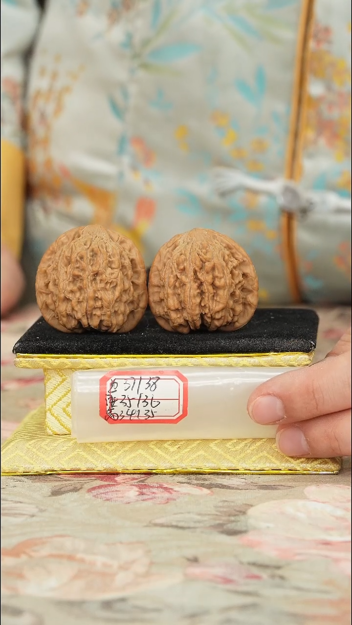 【闪购商品】文玩核桃把件非嫁接无名狮子头