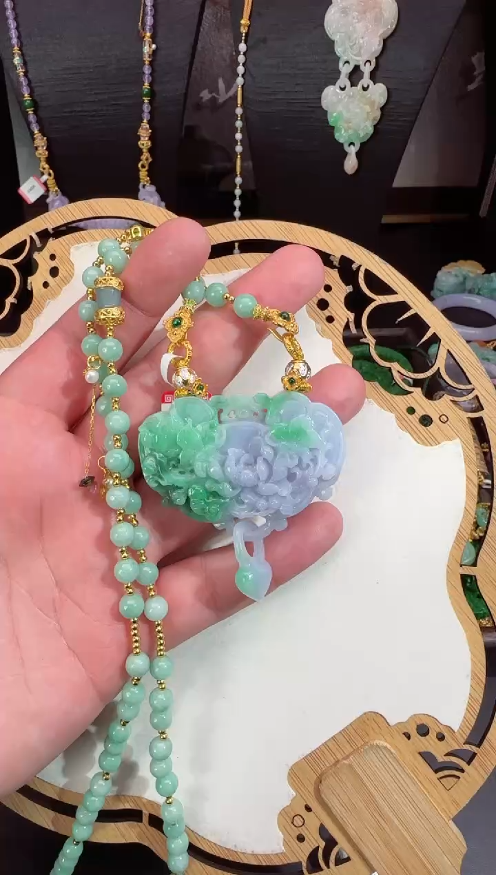 【闪购商品】翡翠颈饰未镶嵌牌子