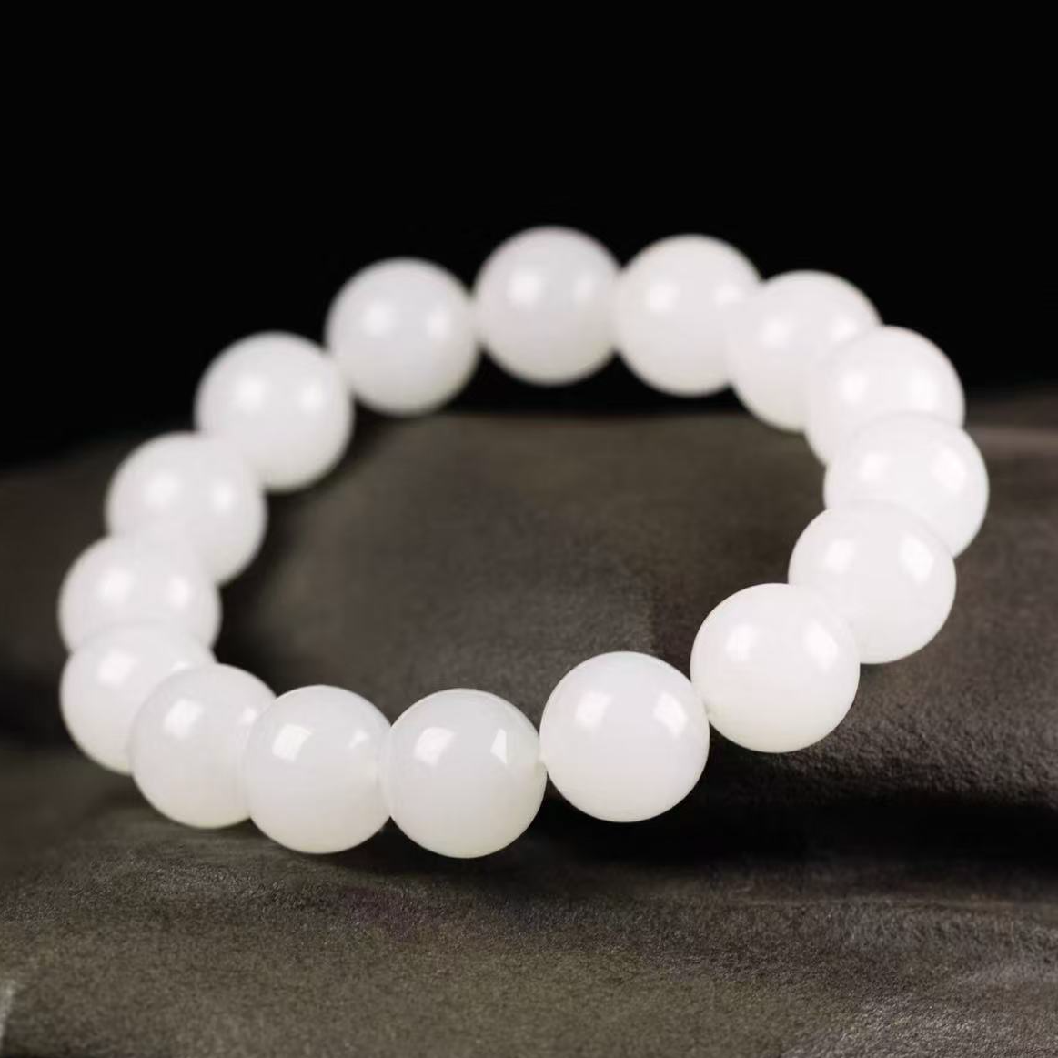 新疆天然和田玉羊脂白12mm手串多样性发其一