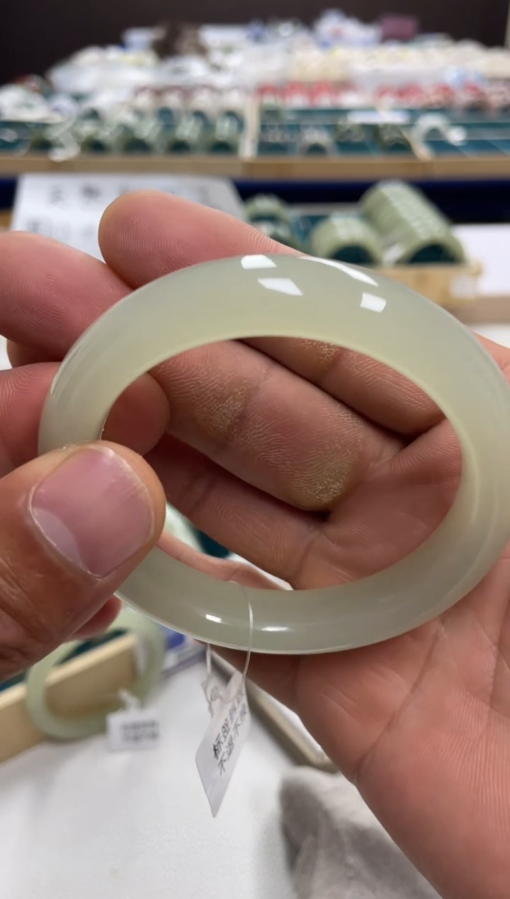 未镶嵌手镯和田玉暖*。和田玉手镯327000