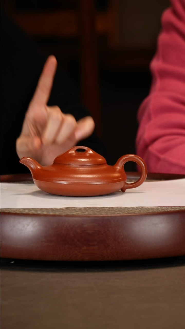 【闪购商品】紫砂茶壶大红泥线圆200c