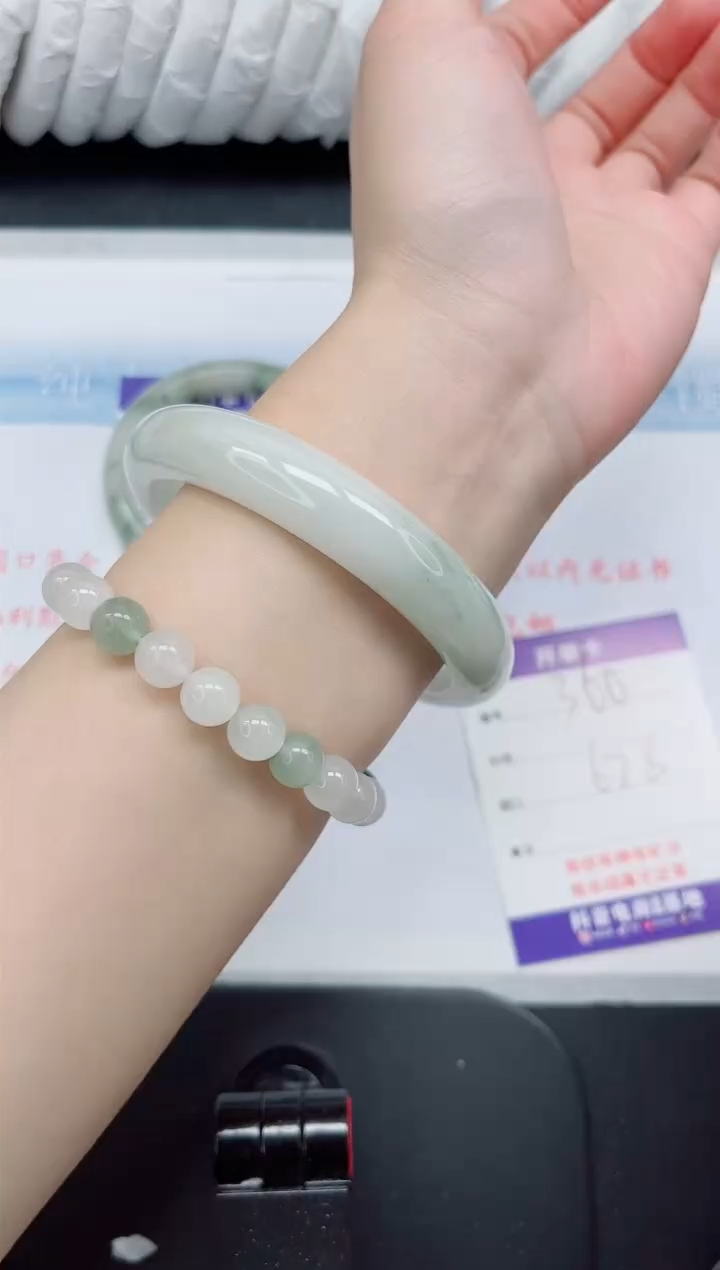 【闪购商品】石英质玉手镯未镶嵌360#62.8