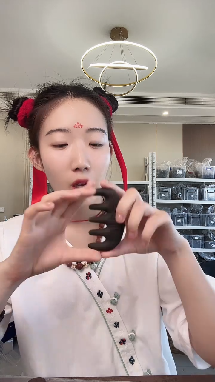 首乌侧柏梳子一个