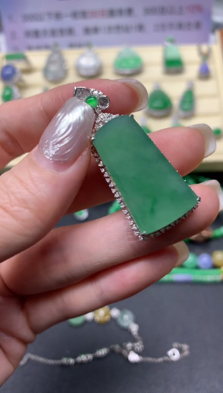 【闪购商品】翡翠吊坠(不含链)18K金镶嵌吊坠|7100+710