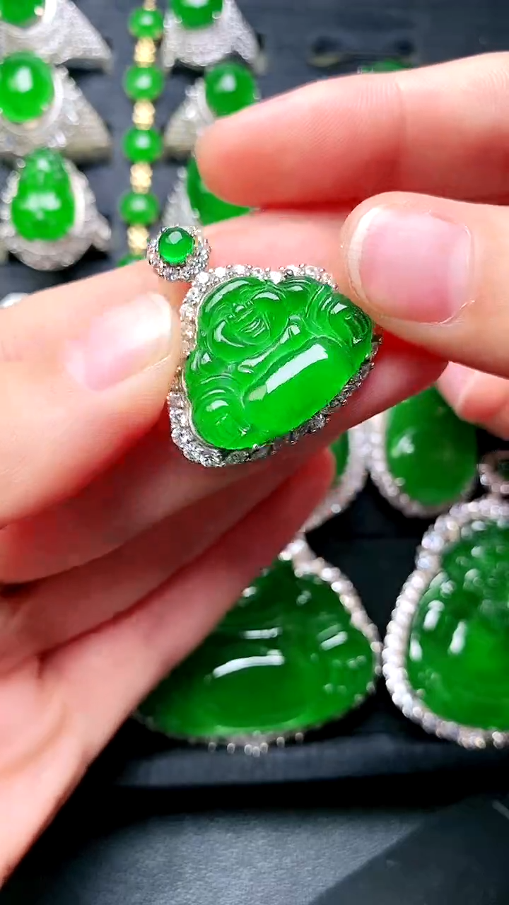 【闪购商品】翡翠吊坠(赠链)未镶嵌佛公吊坠