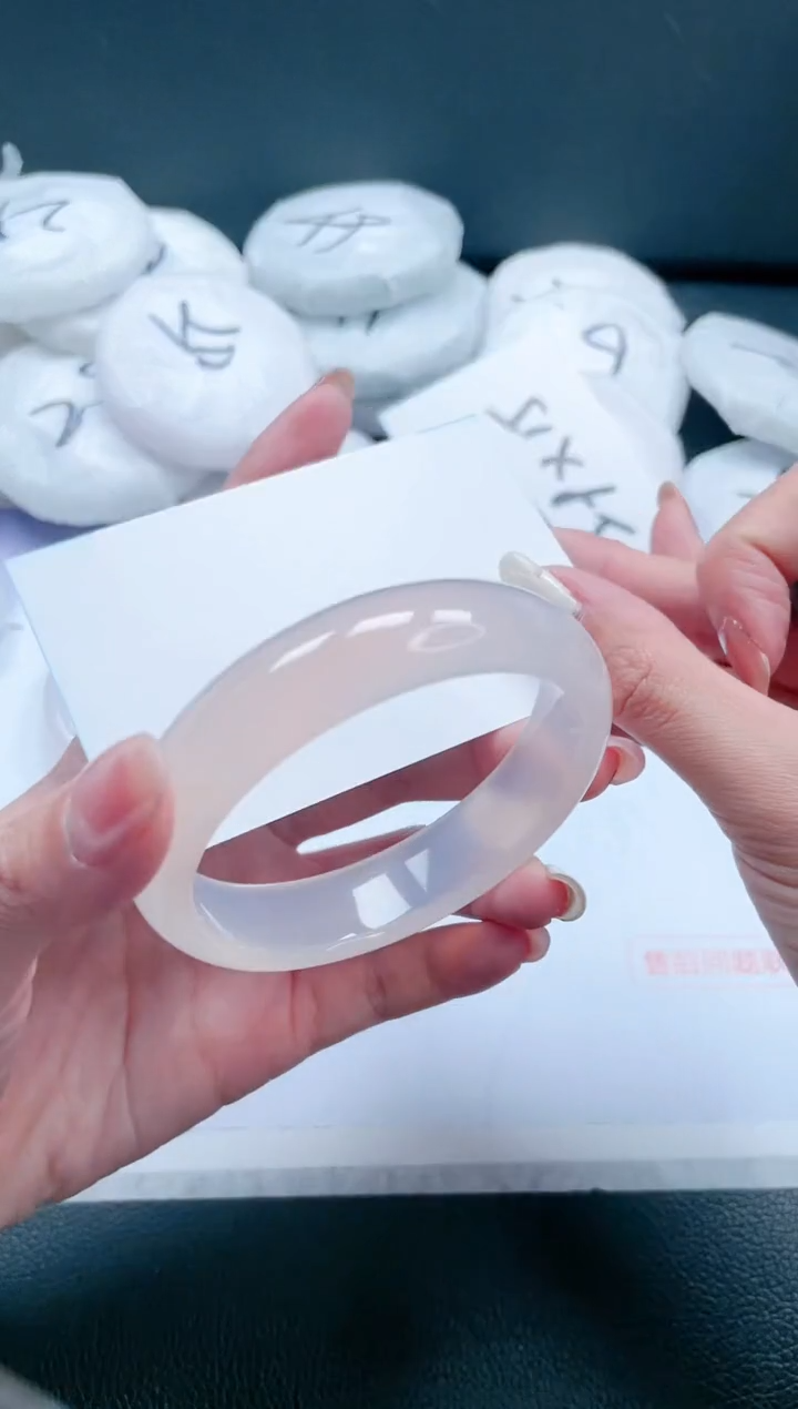 【闪购商品】石英质玉手镯未镶嵌16J181-57