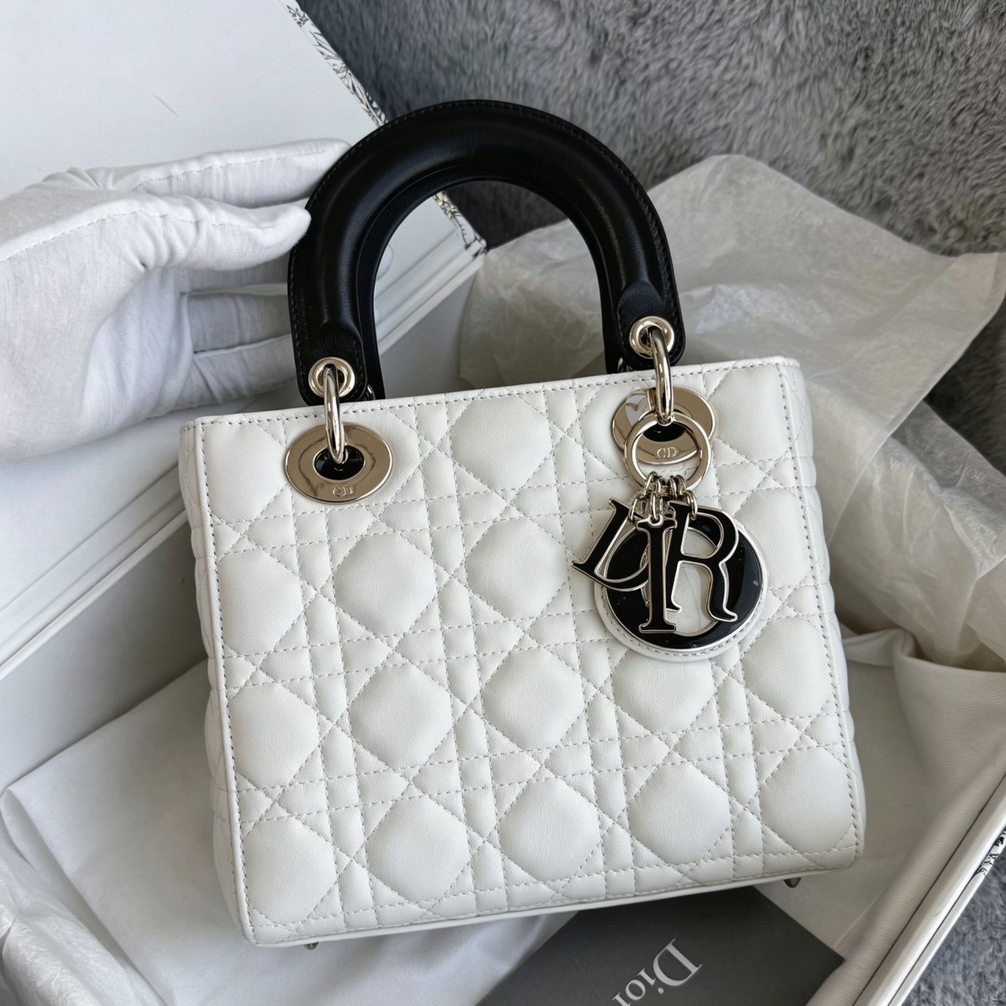99新 DIOR/迪奥 Dior戴妃四格羊皮黑白熊猫/24年/AM8619代卖服务