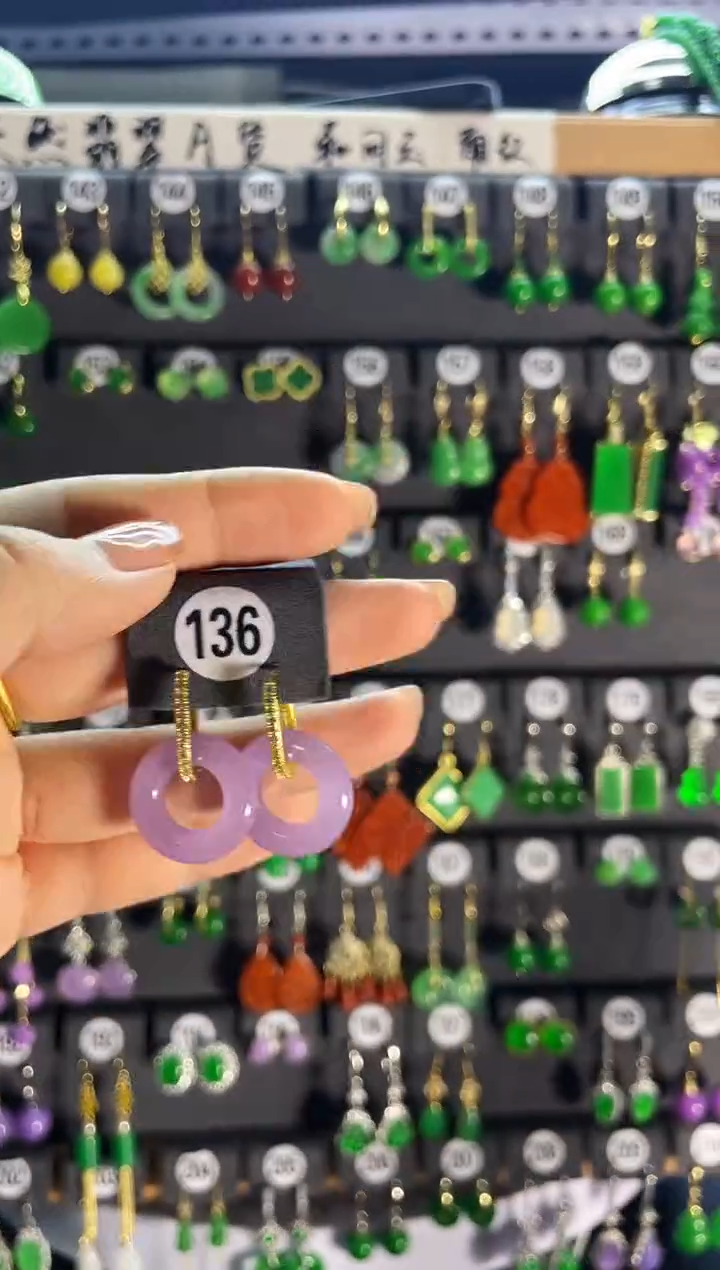 【闪购商品】翡翠耳饰银S925镶嵌136...