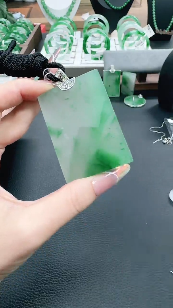 未镶嵌1石英质玉（非洲翠）/0731