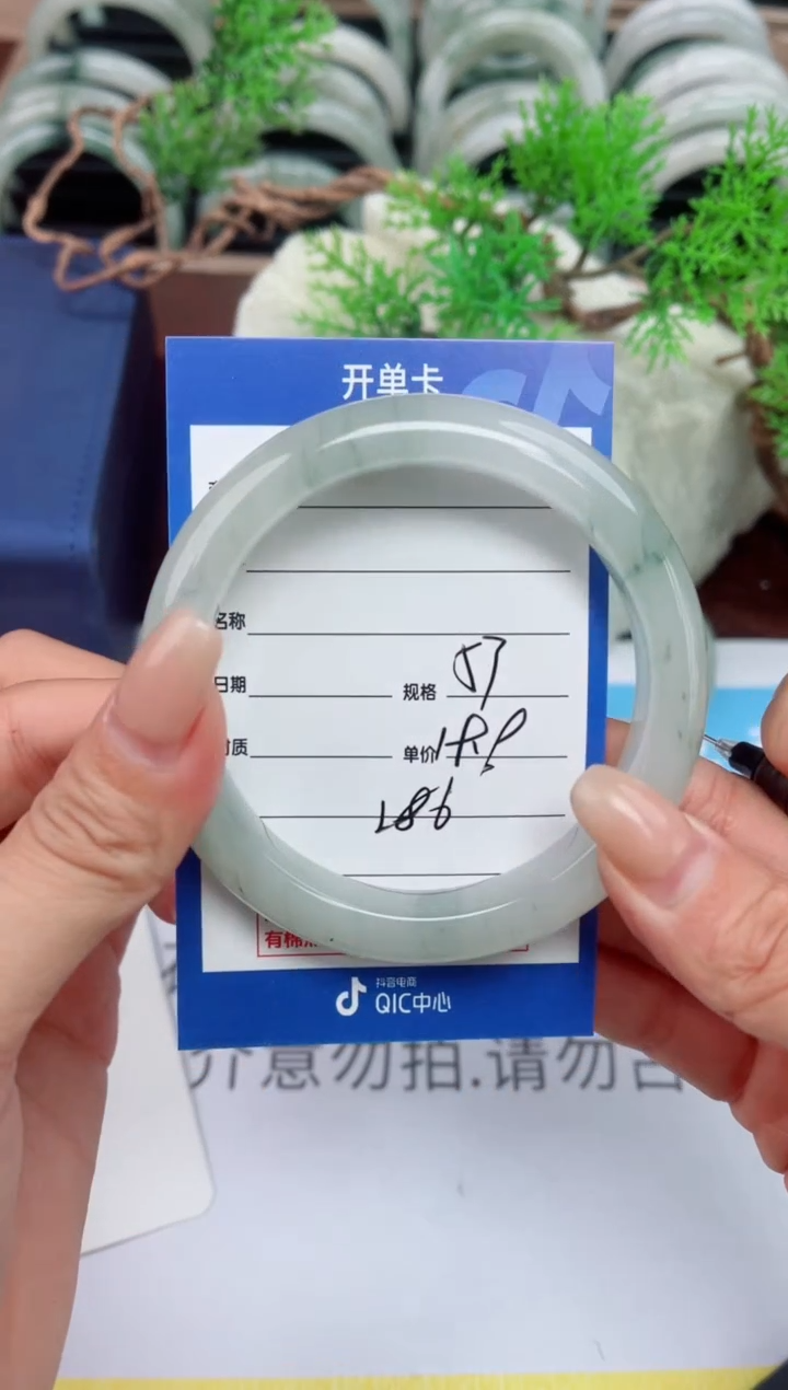 【闪购商品】石英质玉手镯未镶嵌186