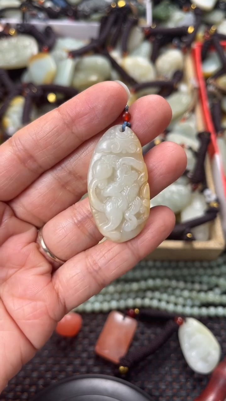 【闪购商品】和田玉颈饰未镶嵌多样性发货没有证书拍一发一有瑕