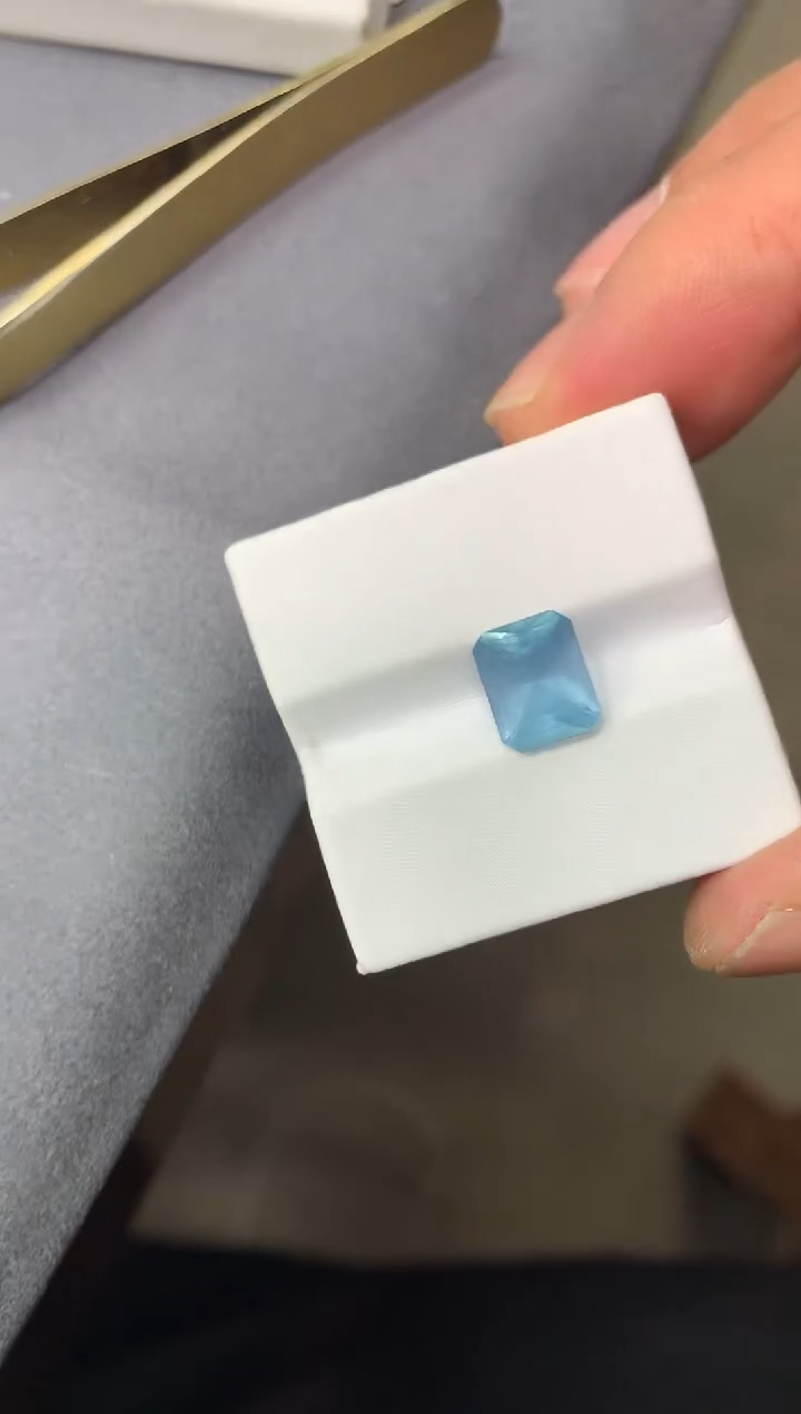 【闪购商品】海蓝宝石笔搁未镶嵌2.4ct 76