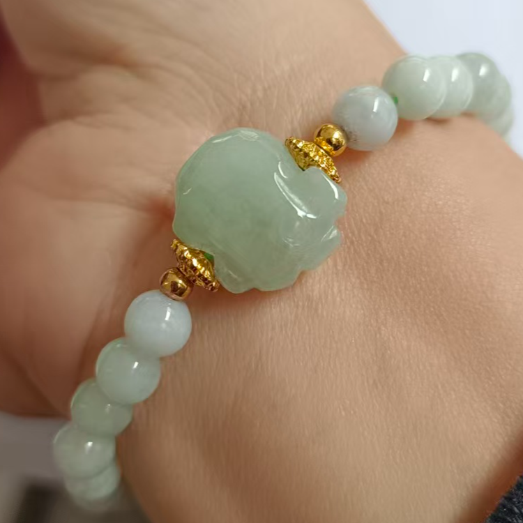 天然翡翠A货，猪猪手串，多样性发其一