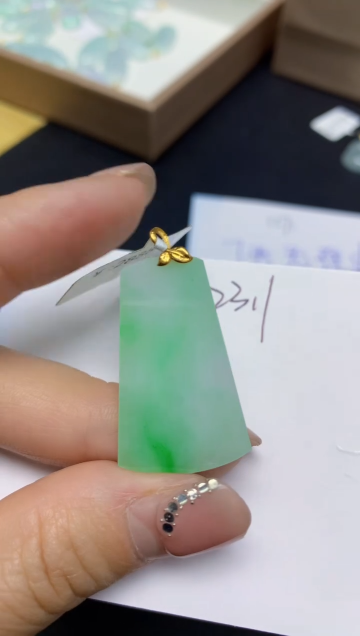 【闪购商品】翡翠挂件18K金镶嵌 天然翡翠A货