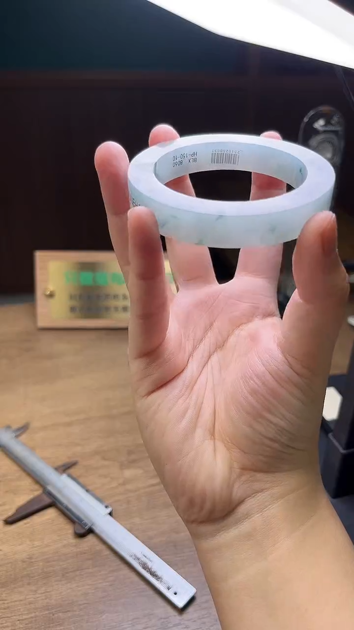 未镶嵌手镯定制翡翠暗*定制