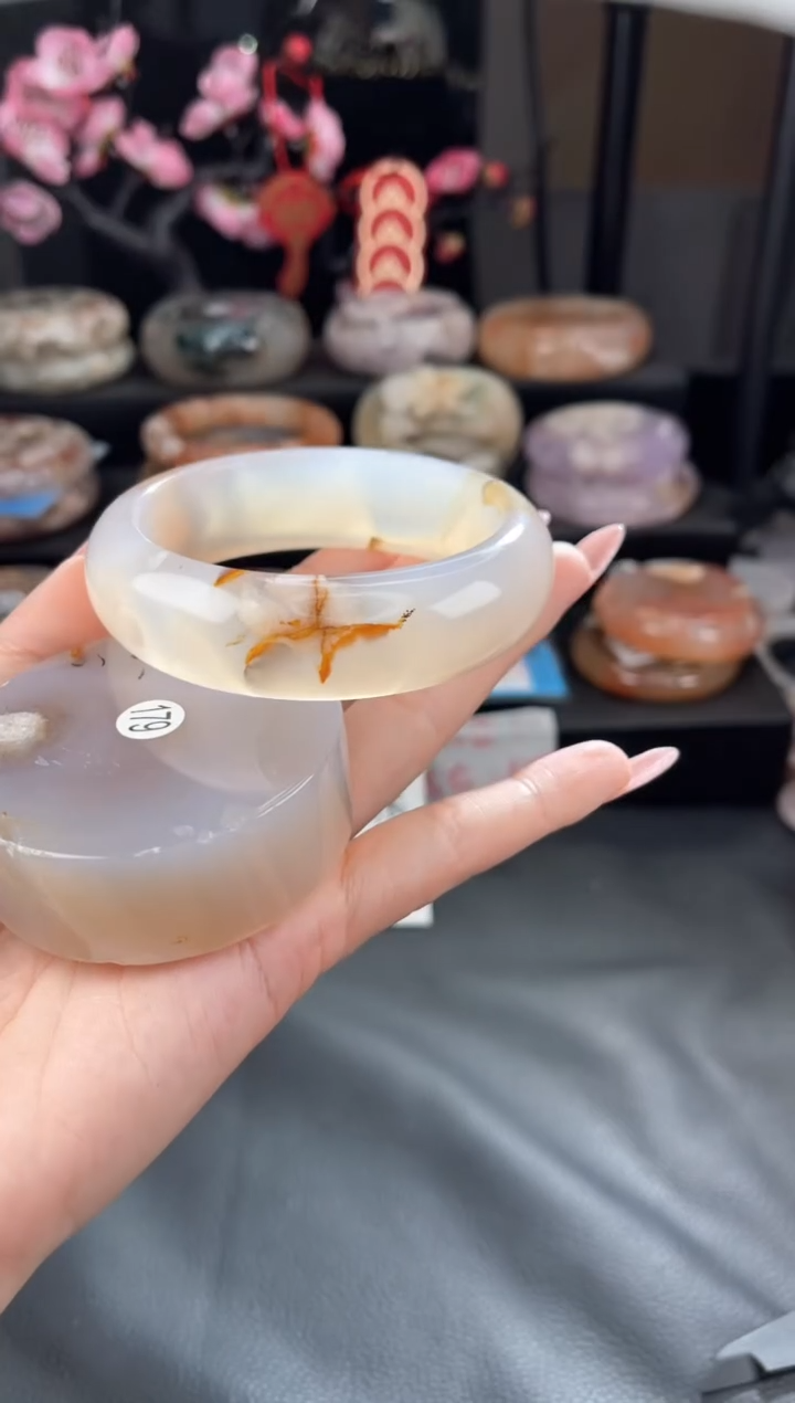 【闪购商品】石英质玉手镯未镶嵌61