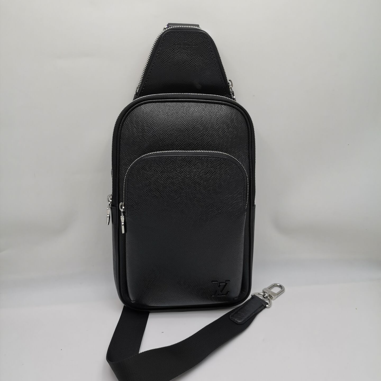 99新 LouisVuitton/路易威登 18267  LV Avenus黑色全皮胸包