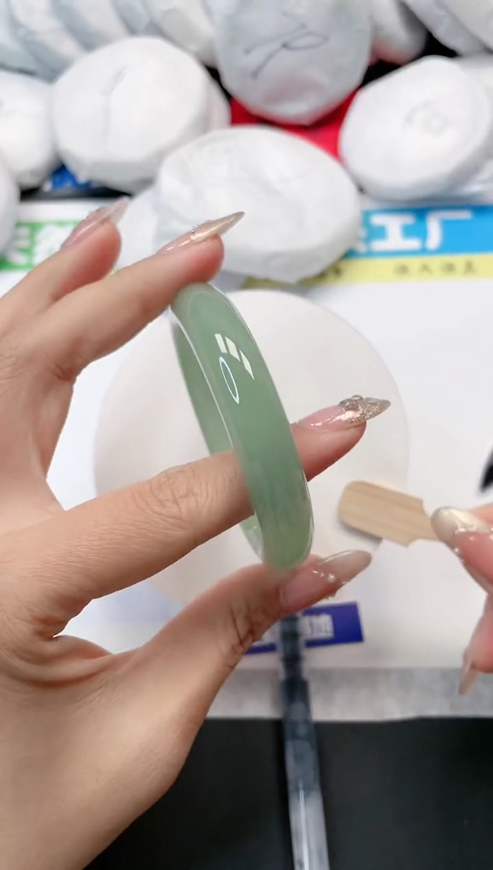 【闪购商品】石英质玉手镯未镶嵌160-54