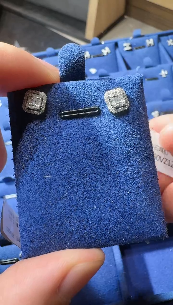 【闪购商品】钻石耳钉18K金镶嵌40分方糖耳钉TG